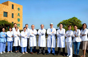 柳營奇美醫院2019年成立「骨質疏鬆聯合治療小組」，跨領域整合服務，今年獲世界骨質疏鬆學會認證銀牌獎。 （柳營奇美醫院提供）