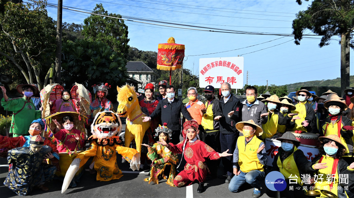 客家傳統藝陣-布馬陣盛裝歡喜迎賓，展現傳統客庄的文化與熱情<br />
