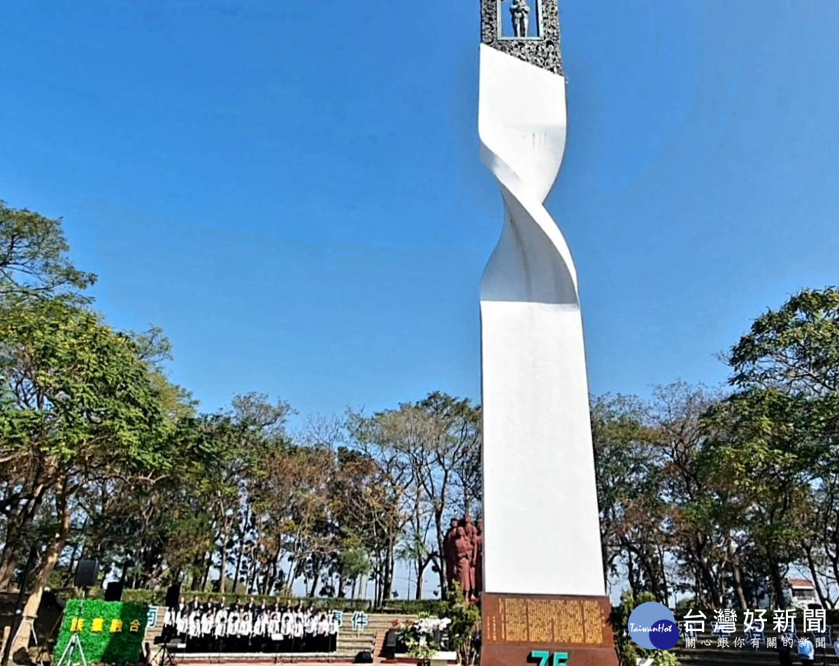 台南市政府在新營二二八紀念公園舉行和平追思會，各界約有200多人參與。