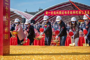 市長與貴賓進行動土儀式