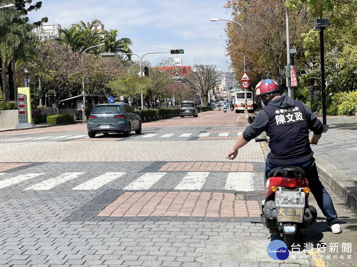 博館路段經常有機車打滑犁田