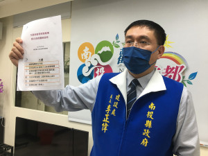 李正偉處長說明7處公園兒童遊戲場設施已通過檢驗。（記者扶小萍攝）