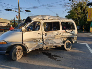 廂型車上兩名男乘客傷重不治／警方提供