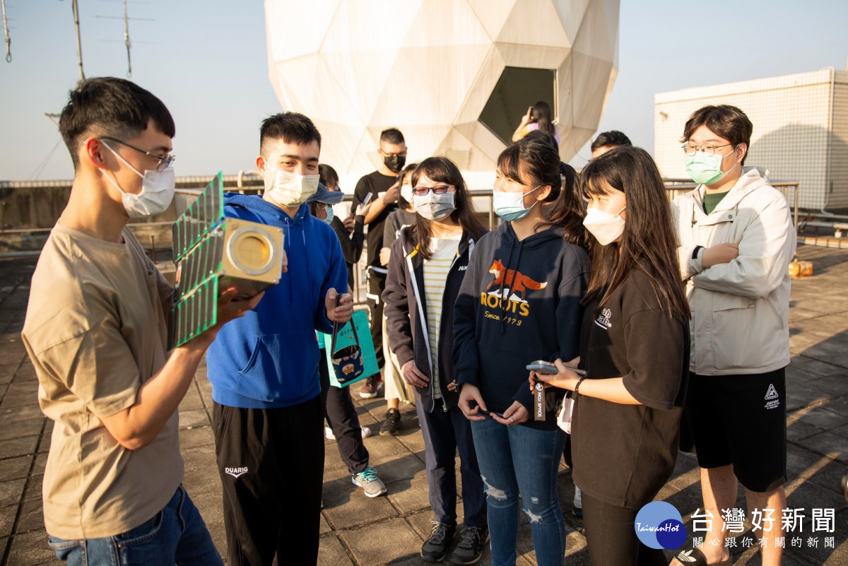 當日活動吸引眾多高中生報名參加，中大首創的太空科學與工程學系也成為熱門選項。