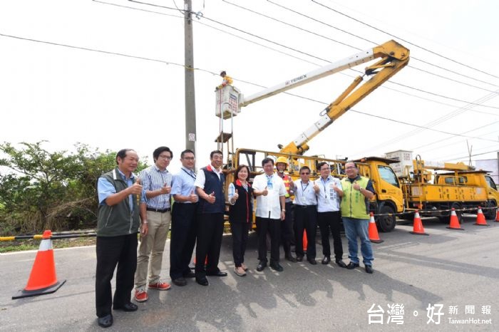 鄭市長對於台電同仁不畏風雨、日夜趕工修復，再次表達對台電同仁的感謝之意。