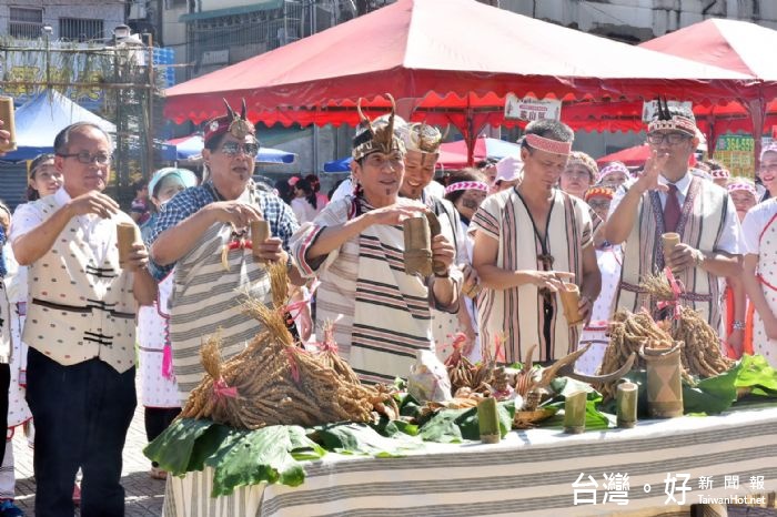 鄭市長表示，市府透過舉辦各原住民族歲時祭儀，讓市民朋友體驗美好的原住民族文化。 