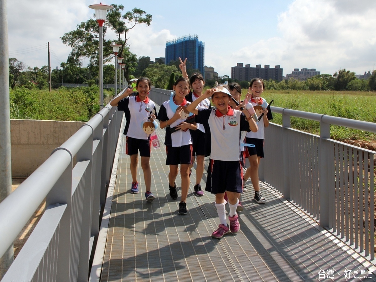 夜鷺（YaLe）生態埤塘景觀美化工程完工啟用後，龍安國小同學也結伴到公園玩耍