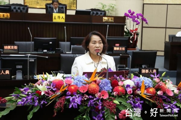 賴美惠議長表示，自己懷著感恩的心在大家的見證下宣誓就職