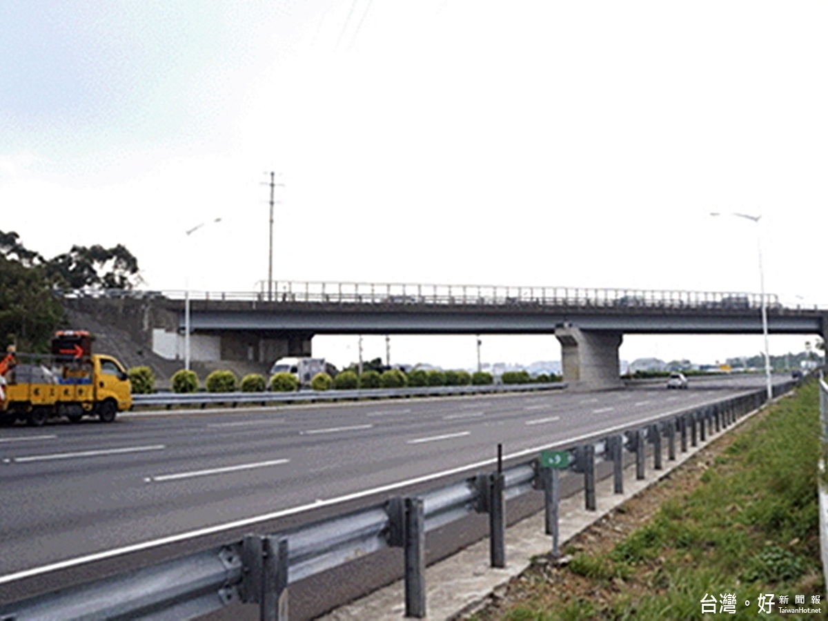 (大竹路段)拓寬工程自10月13日22時起進行大竹橋封閉改道，另自10月19日22時起至10月20日6時封閉國道2號機場支線進行大竹橋(見圖)拆除作業