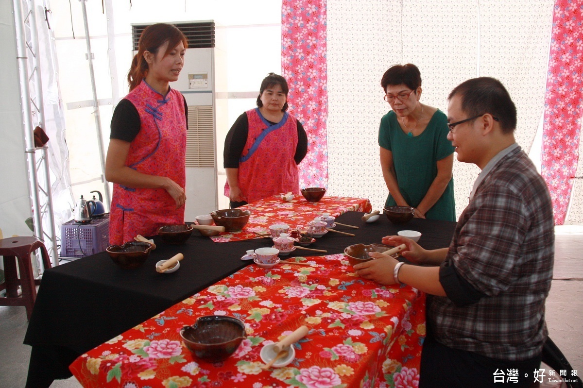 展示客家特殊茶文化　茶博好客產業館邀民眾體會擂茶趣