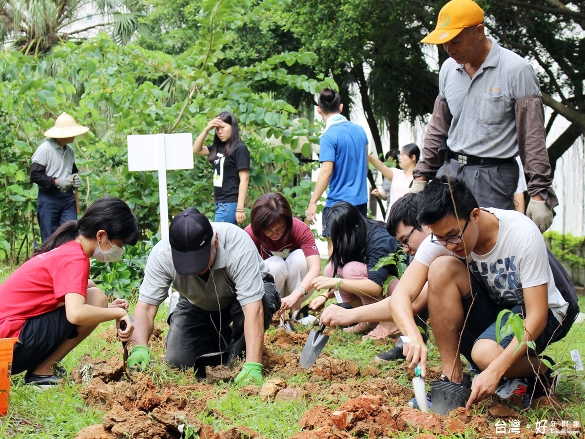 長庚大學植樹活動栽種500株樹苗