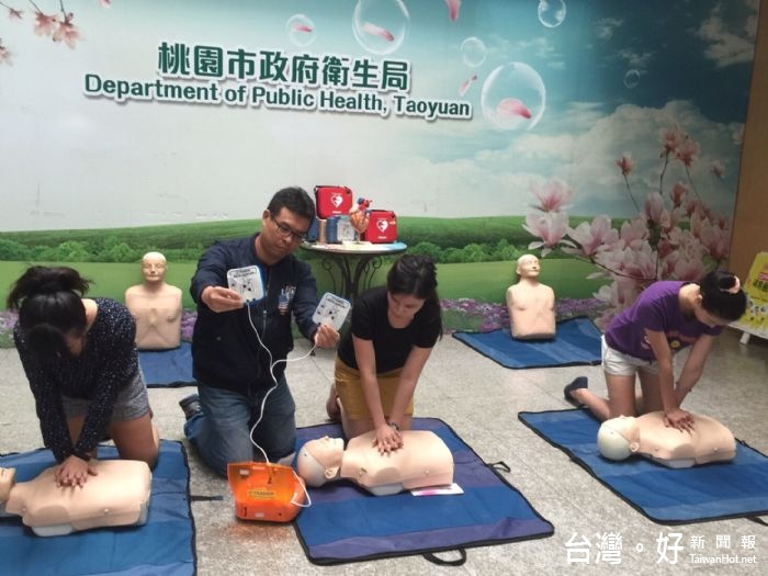 衛生局表示，身旁有人突然昏倒且無意識，如能在1分鐘內給予CPR，其急救成功率可達90%。