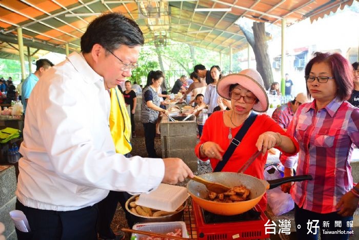 鄭市長表示，勞工朋友在工作之餘，也要有健康的休閒育樂活動及終身學習的人生目標。