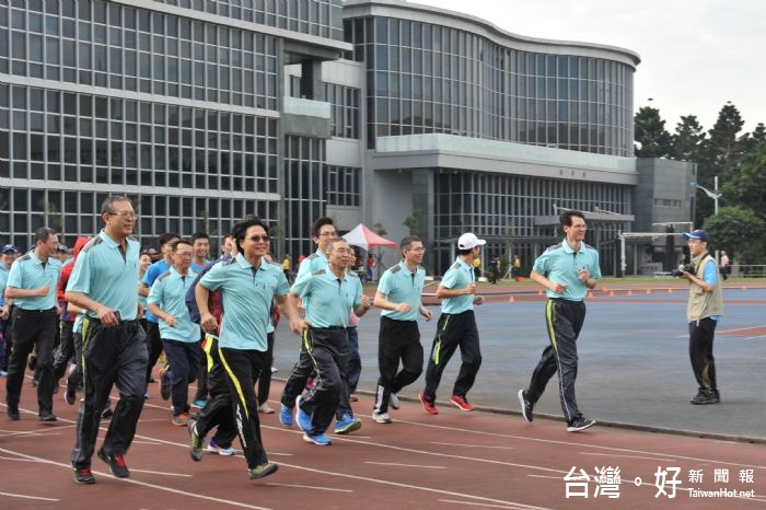 葉部長特別期許，要成為治安工作幹部，除須具備專業知能外，更需鍛鍊強健體魄。