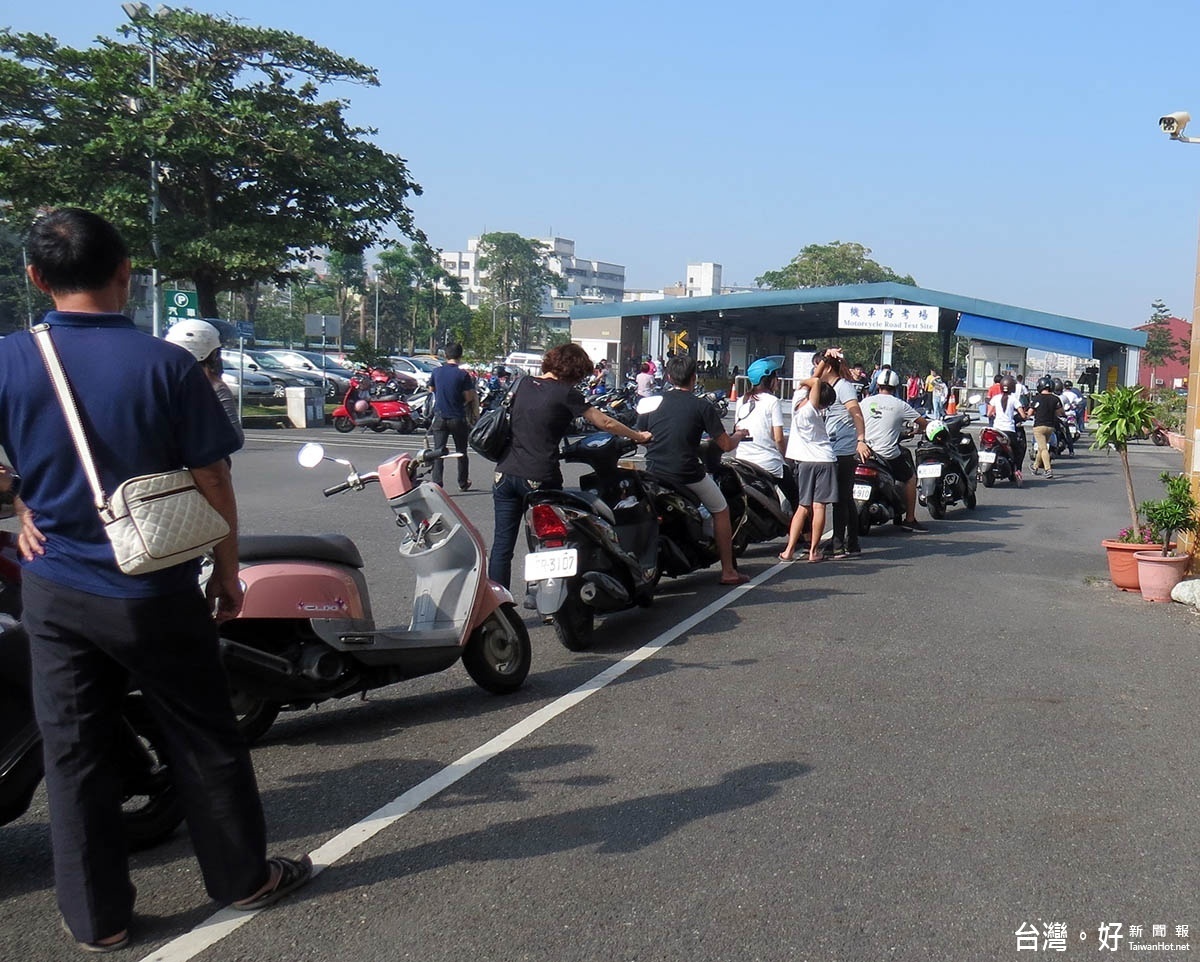 高雄監理站受理假日機車考照民眾可提前上網預約 風傳媒