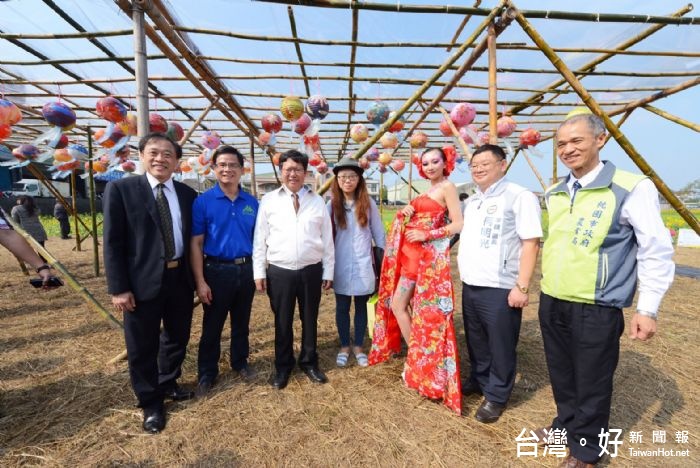 鄭市長說，平鎮兼有城市及鄉村風貌，且以「三隻小喵，窩在平鎮」為主題，與「九藏喵」合作，呈現花彩節平鎮場的獨特魅力。