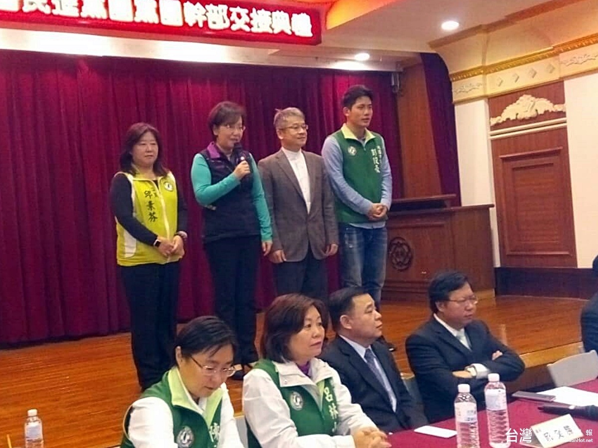 桃園市民進黨議會卸任總召黃傅淑香、副總召范綱祥、幹事長邱素芬及書記長彭俊豪