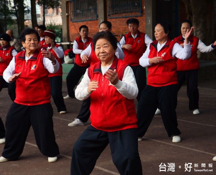 鄭市長：鼓勵長輩從事養身運動，擁有健康最重要 。