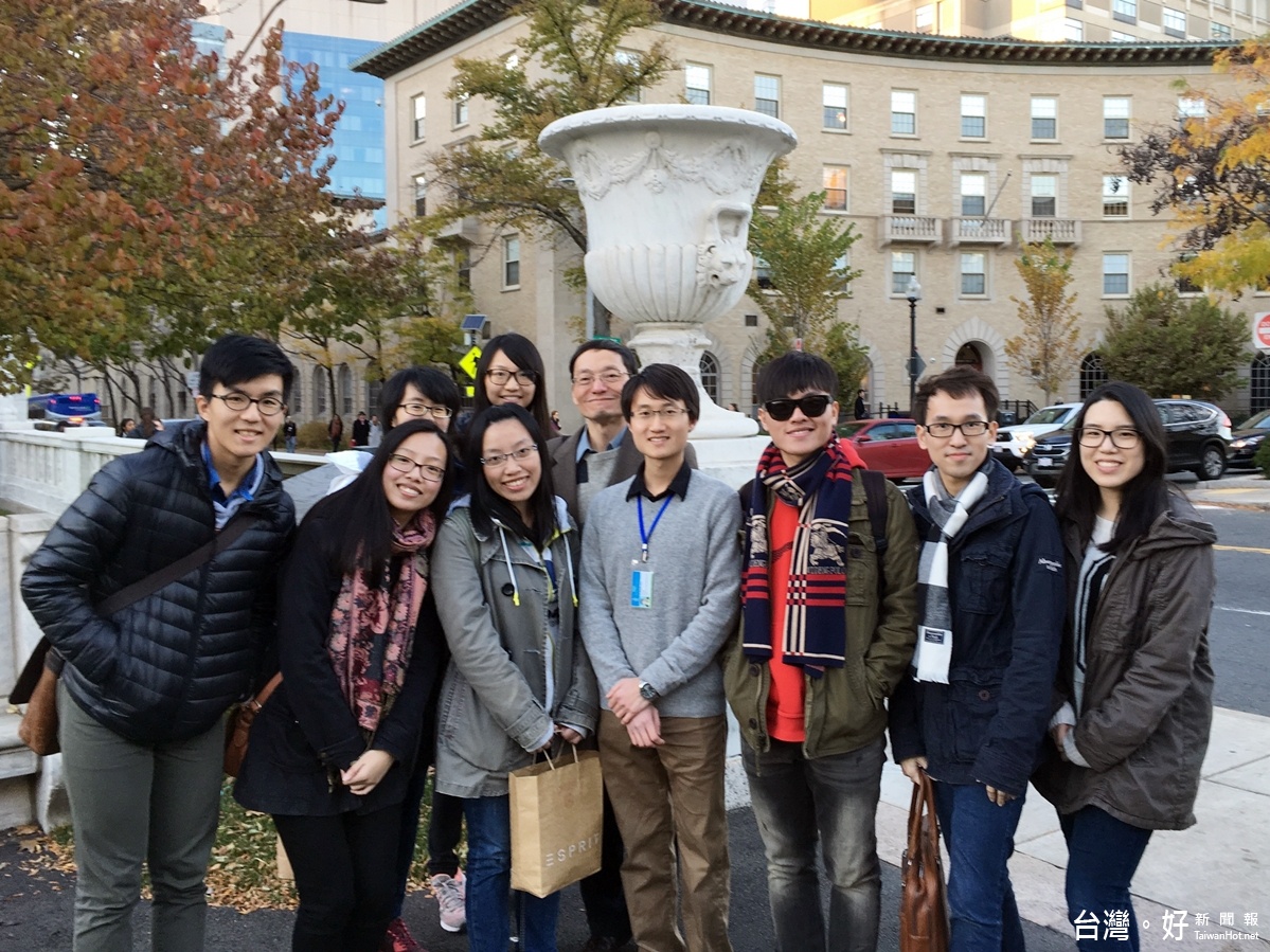  長庚大學生物醫學系博士蔡承祐，研究表現傑出，博士論文不只躍上國際知名期刊Nature Communications，並獲得「第26屆王民寧獎」之「國內醫藥研究所博士班優秀論文獎」肯定