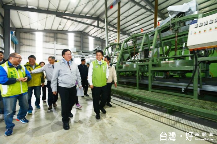 鄭市長表示，龍潭茶產業具有品牌知名度，擁有競爭力，協助龍潭茶產業永續發展，提升茶農收益。
