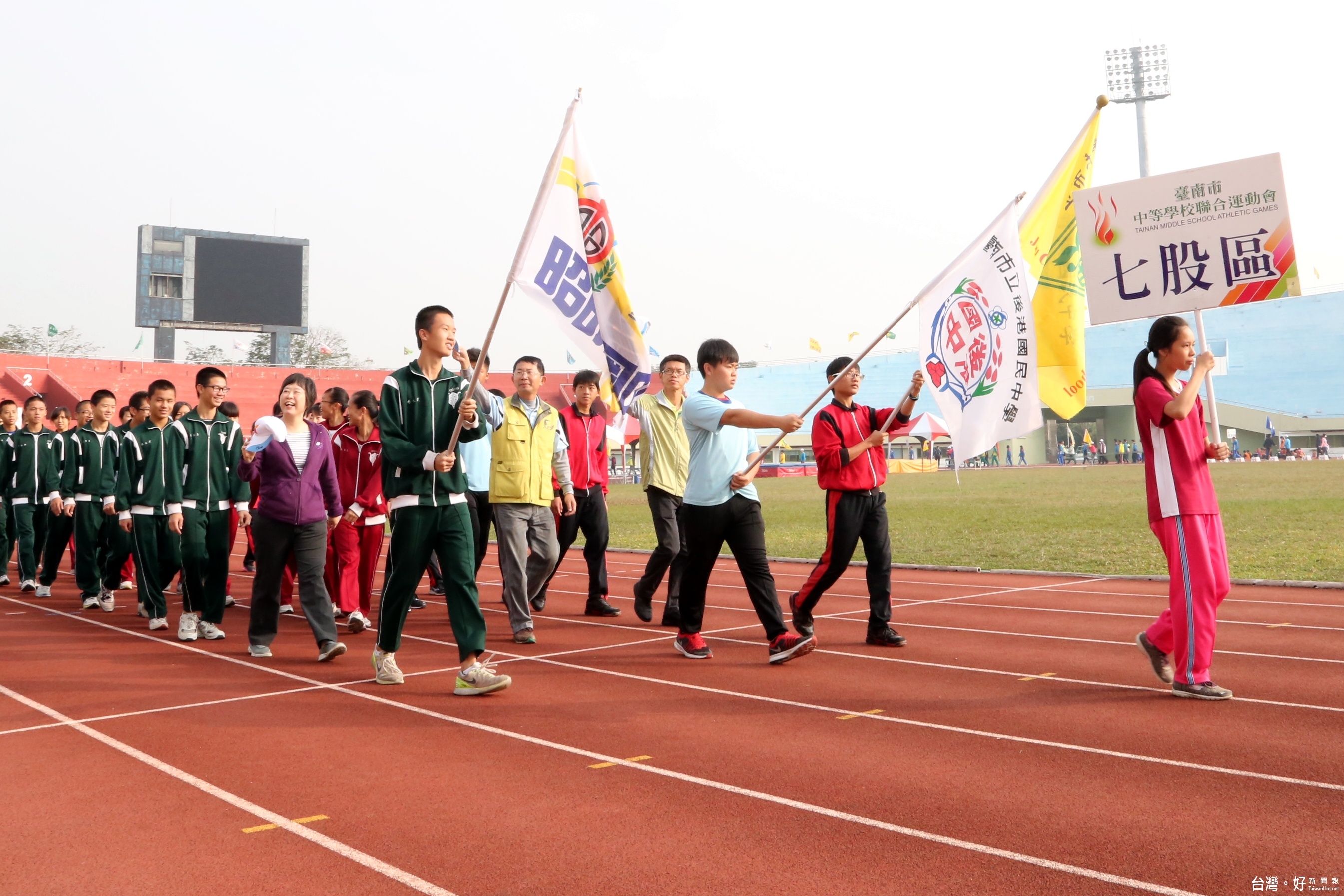 117校3794名參賽選手進場為本屆賽會揭開序幕。