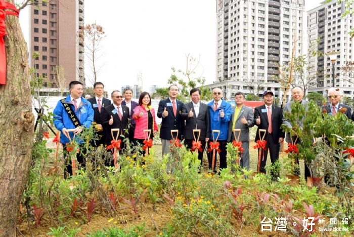 鄭市長期盼扶輪社能繼續與市府共同合作，從各個層面提供市民更好的生活。 