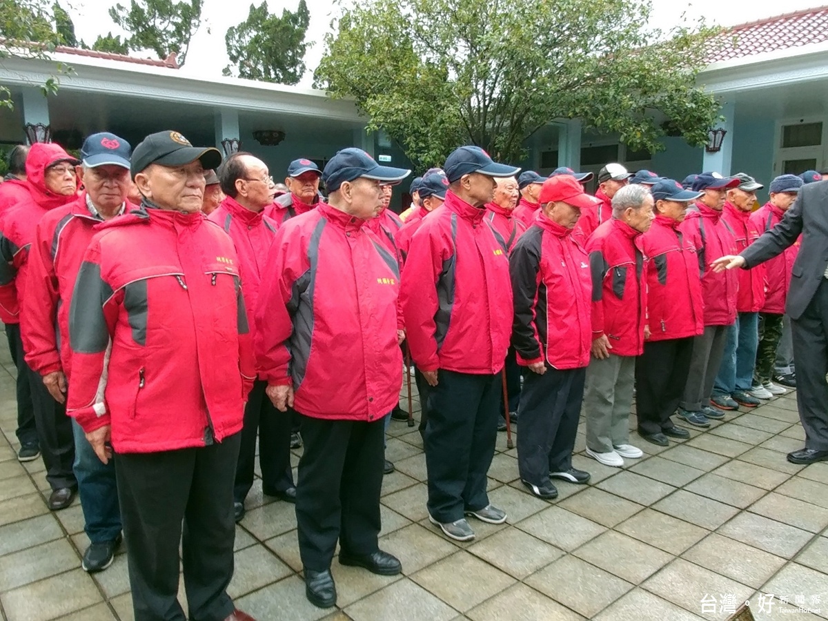 經國先生逝世29週年，豪氣干雲的榮民伯伯挺起胸堂向經國先生致敬