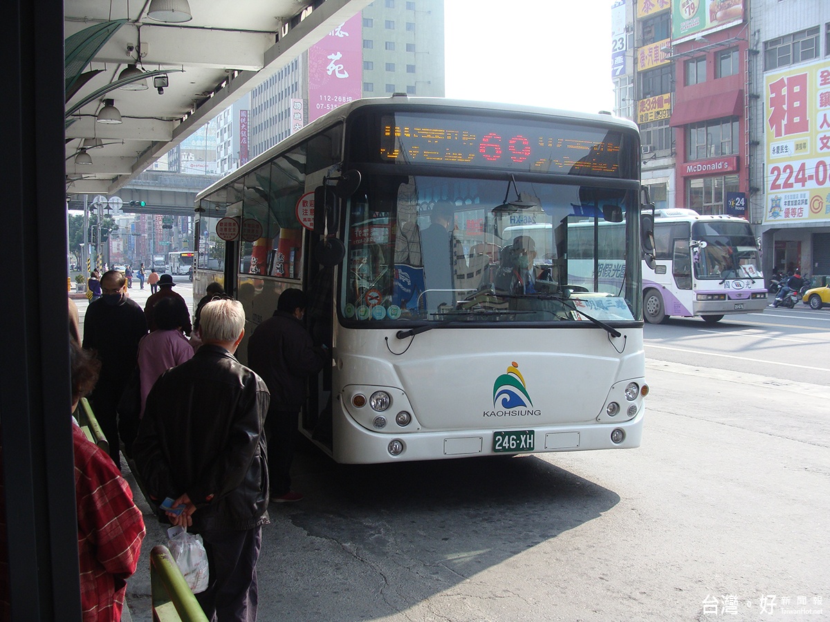 高雄市區公車上下車需刷卡可享一日兩段吃到飽 風傳媒