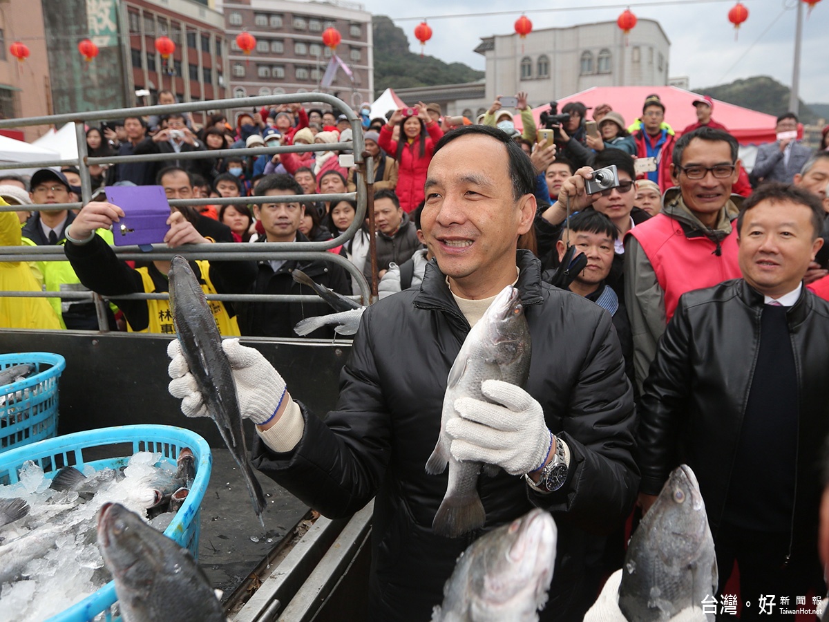 朱立倫出席野柳神明淨港活動，並祈求主祀開漳聖王保佑漁民一整年漁獲豐收