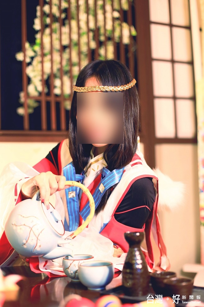 夢夢邀請原PO到她cosplay攝影現場，除了想他合作參加手遊舉辦的插畫比賽之外，也希望兩人可以復合。〔圖／截自PTT〕