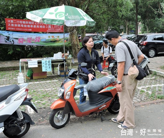 淘汰二行程機車換購電動機車最高補助31,000元 。