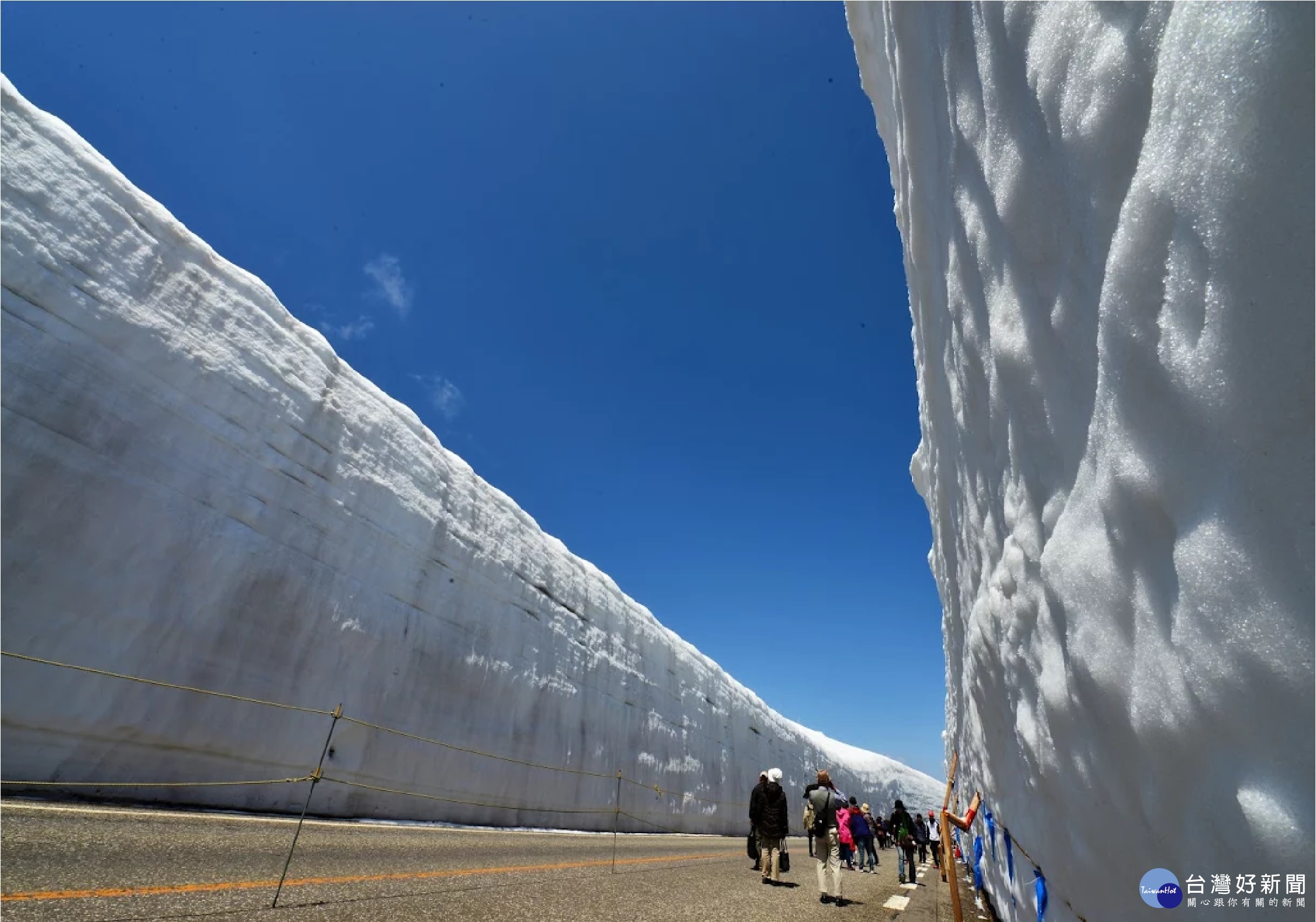 有日本阿爾卑斯山之稱的黑部立山，每年4-6月的雪壁總讓人感嘆造物主的神奇，是旅客咨詢喜鴻日本團的一大重點。（圖／喜鴻假期提供）