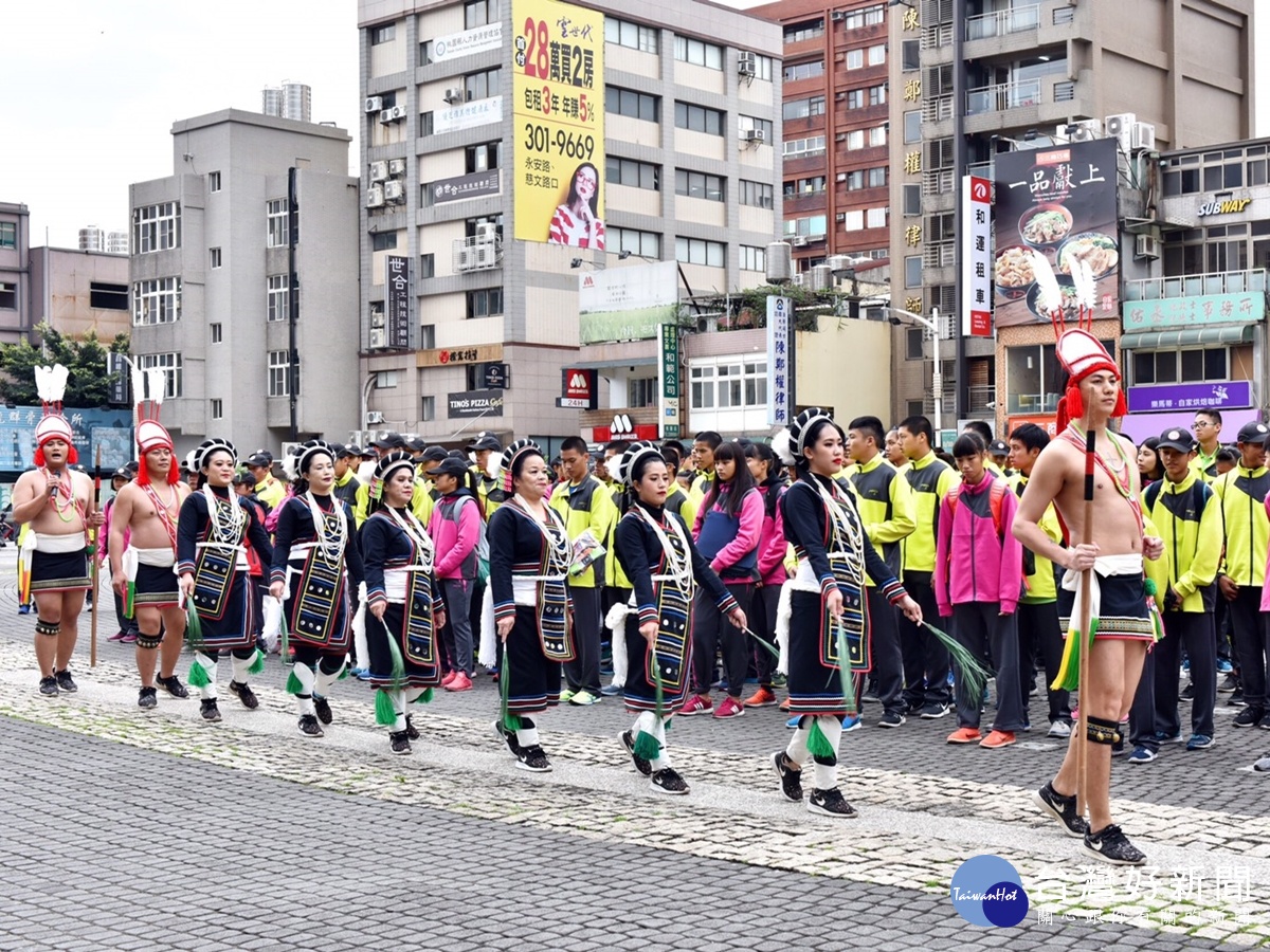 全國原民運動會授旗鄭市長勉選手再創佳績