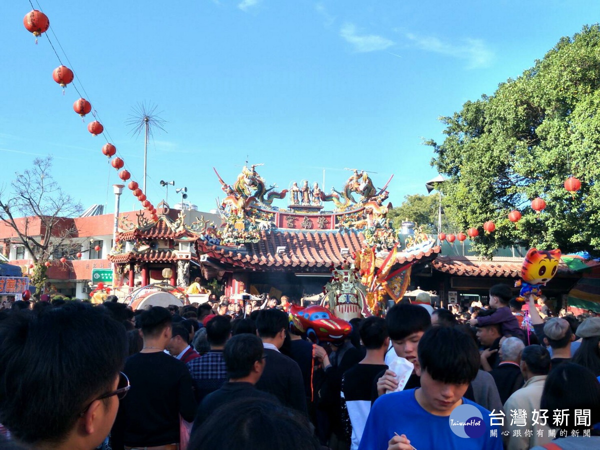 香火鼎盛的竹山鎮紫南宮遠近馳名，全國各地香客都慕名前來求取發財金及金雞母。