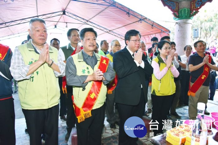 桃園市長鄭文燦前往新屋區，出席「桃園市葉春日公派下協進會祭祖」。