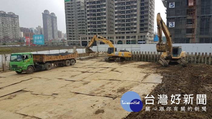 遠雄集團營建工地，建築工程土方開挖，竟不依申報核准計畫載運，遭市府查獲！ 