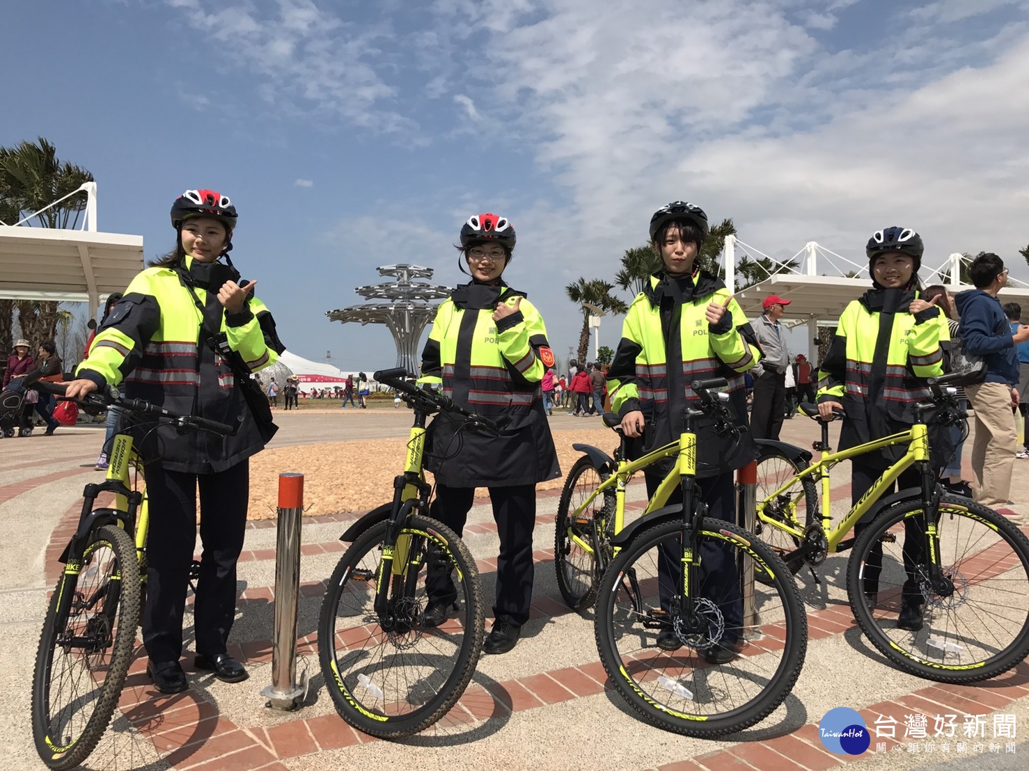 農博鐵馬女騎警　吸睛百分服務民眾