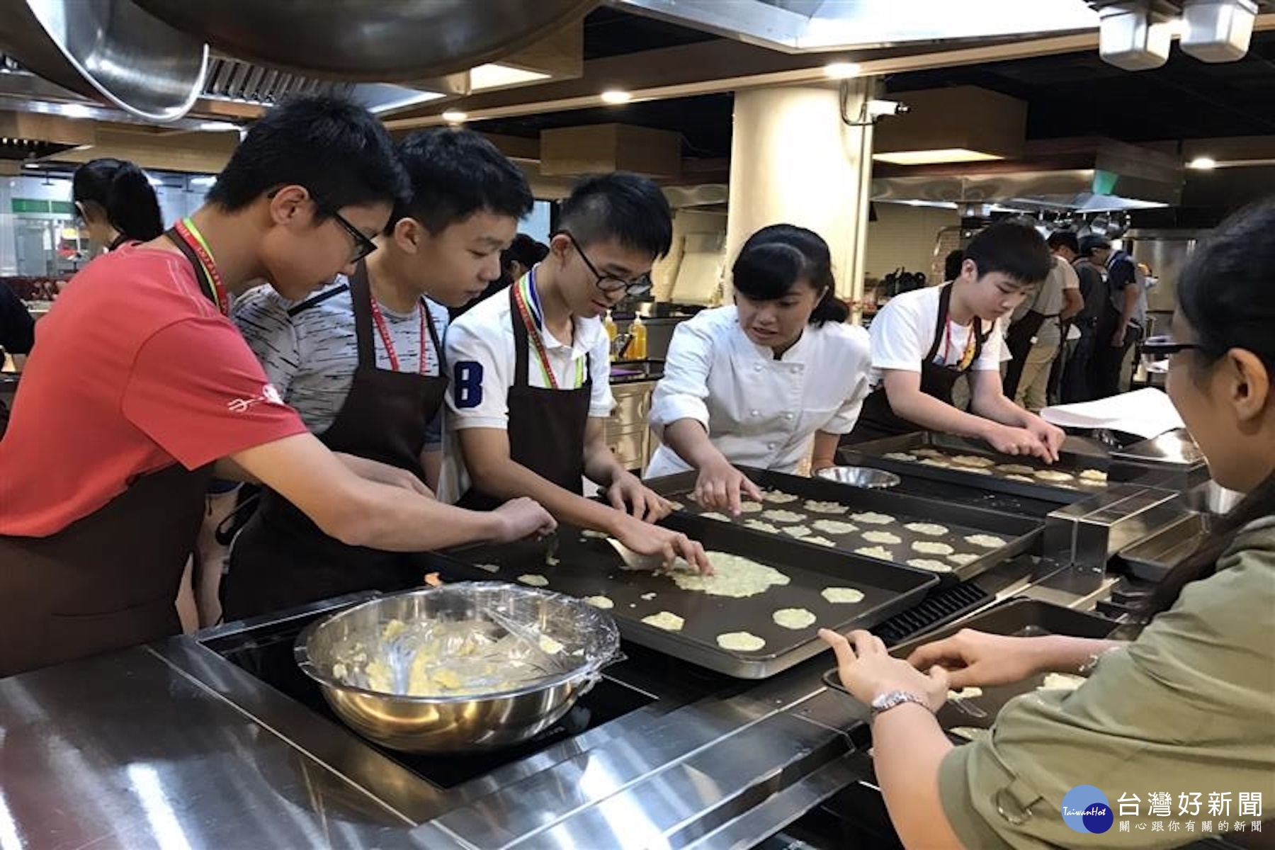 體驗長榮大學課程　香港林護中學生嘗鮮台灣學風