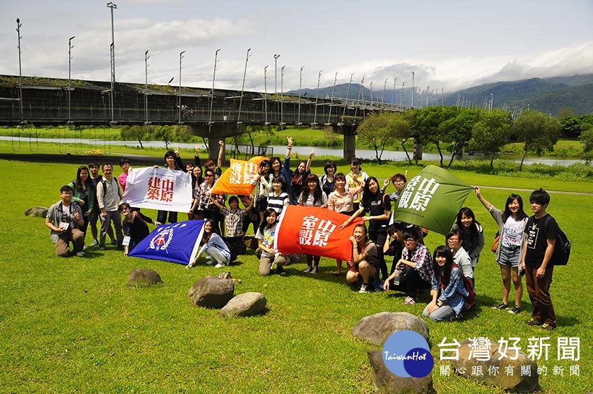 中原設計學院第一屆整合全院各系所進行「Formosa人文地產景移地教學計畫」。