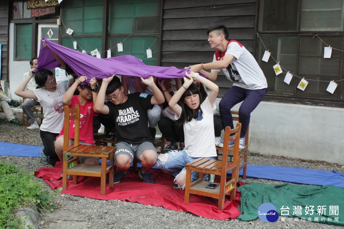 集集國中學生演出unplugged劇場《濁水集》，承擔起守護土地的責任。