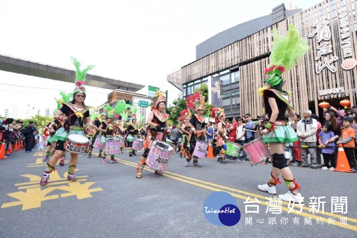 文化局長莊秀美表示，管樂踩街帶給市民不一樣的音樂饗宴。 