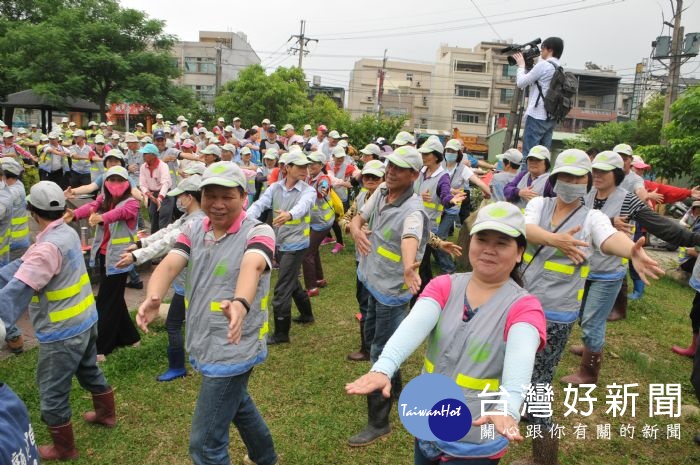 桃園市環保局在楊梅區社子溪舉行「河護川淨溪暨環境教育活動」。