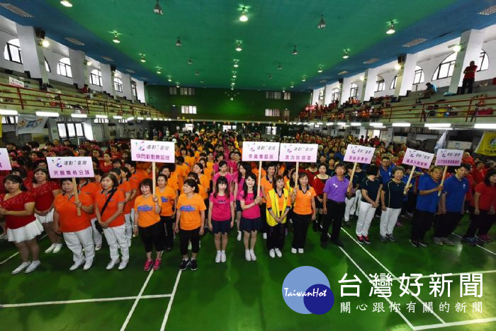 平鎮國中體育館舉辦「平鎮社區聯合運動嘉年華暨理事長盃舞藝競賽」。