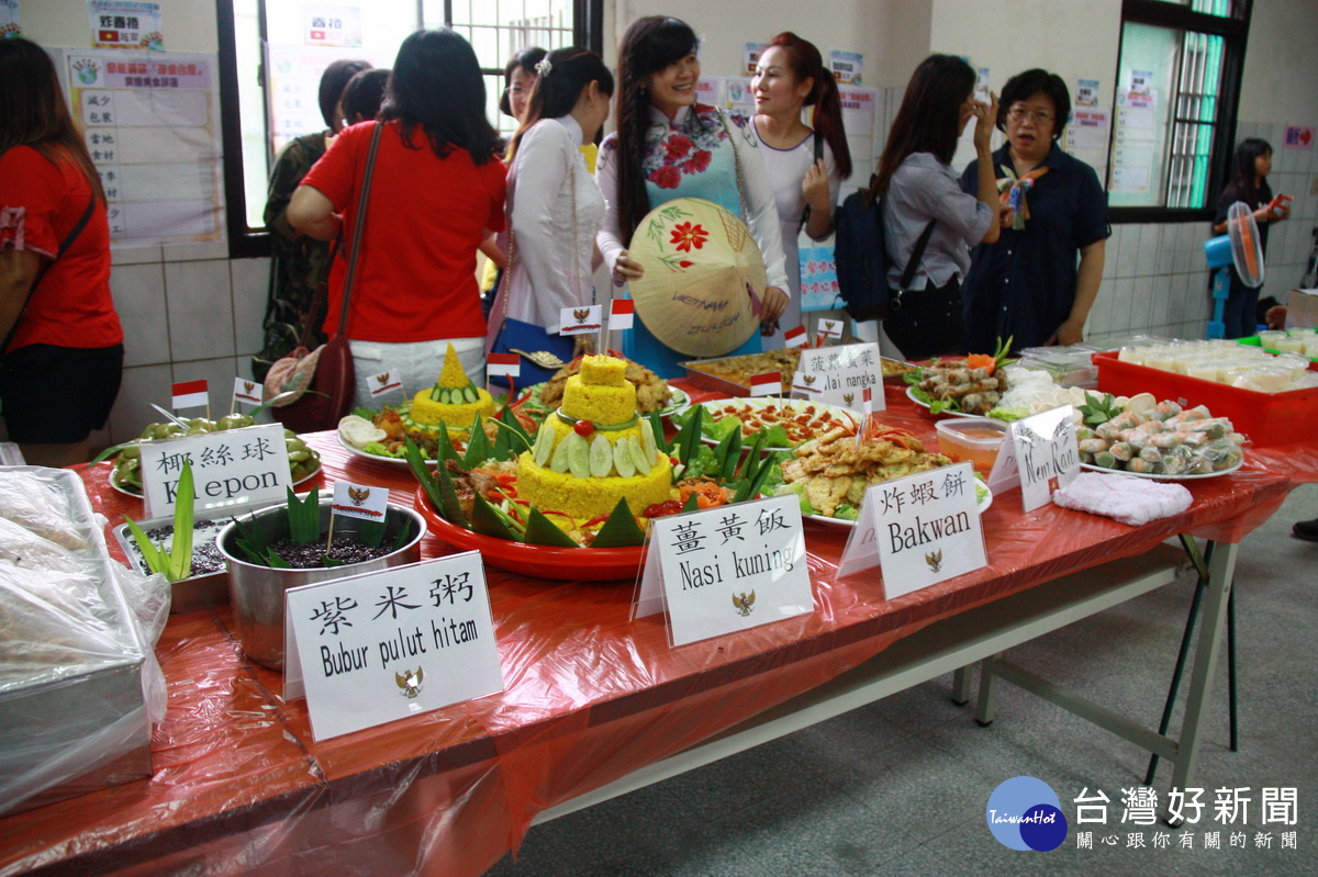 新媳婦關懷協會辦異國美食分享。（記者扶小萍攝）