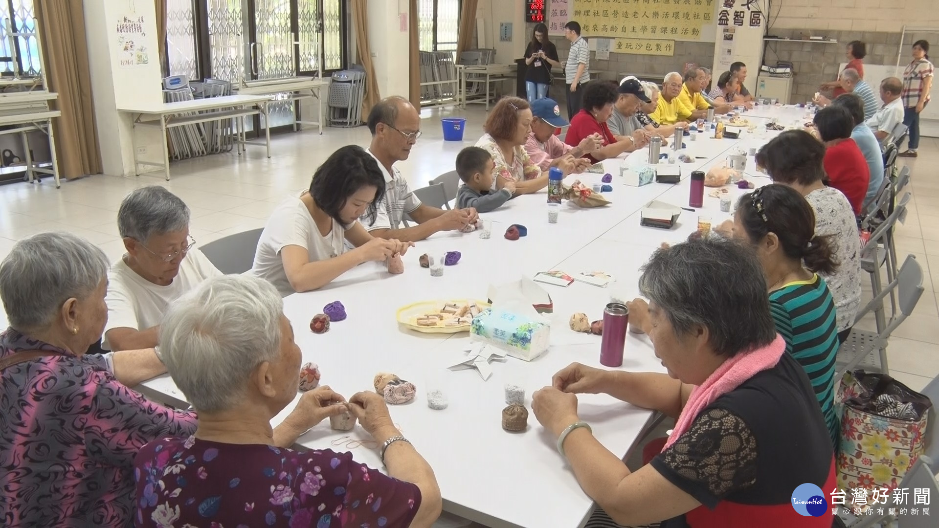 公嬤回憶童年時光　深坑社區辦丟沙包比賽