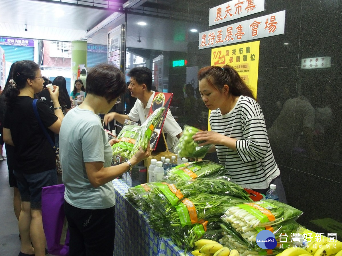 三重區農會推農夫巿集　有機蔬菜供民眾吃的健康安心