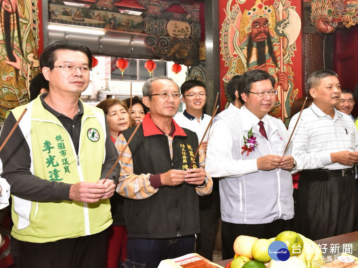 採用「斜跨單拱肋鋼拱橋」設計的桃園區新春橋舉行完工通車典禮。