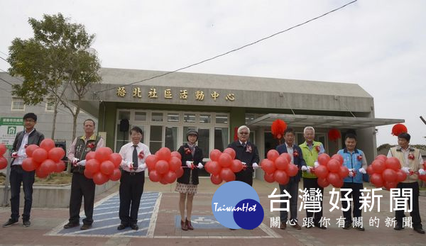 口湖鄉梧北社區開辦長青食堂長者共餐服務，舉行開幕揭牌暨活動中心落成儀式。（記者陳昭宗拍攝）