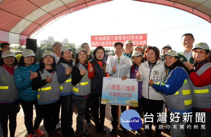 鄭市長表示，市府將辦理「連城埤塘生態公園」、「八塊厝親水綠帶」及「八塊厝自行車環狀步道」3項工程。