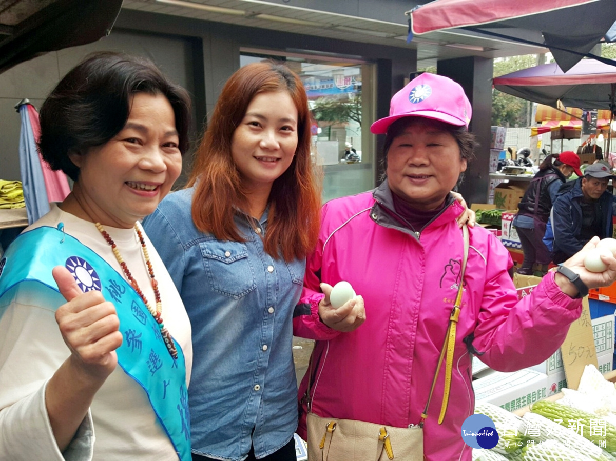 我愛國旗活動走入桃園區 民眾熱烈歡迎希望桃園改變